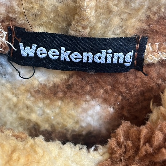 COPY - Weekending Hooded Pullover - Picture 3 of 5